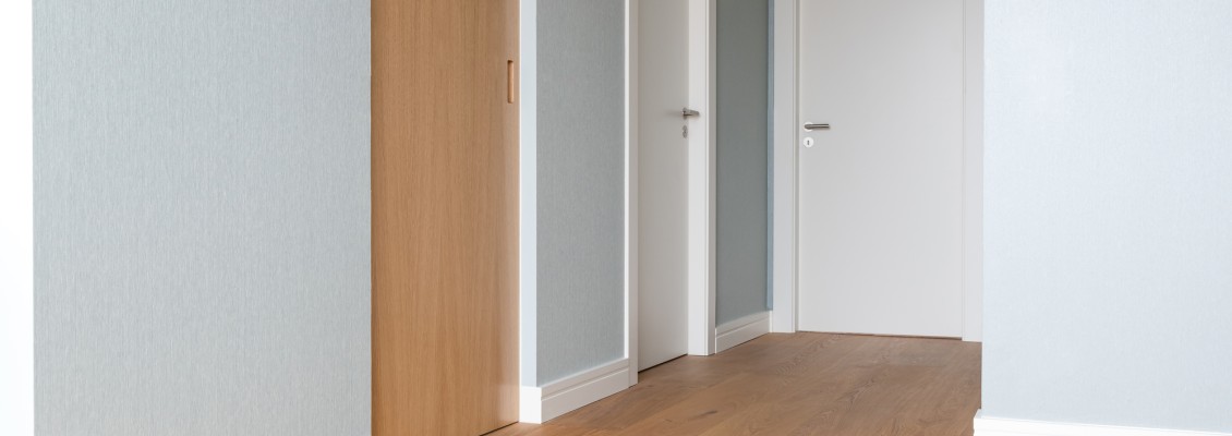 Plinte pentru încălzire în pardoseală: ce alegi și cum montezi corect