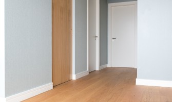 Plinte pentru încălzire în pardoseală: ce alegi și cum montezi corect