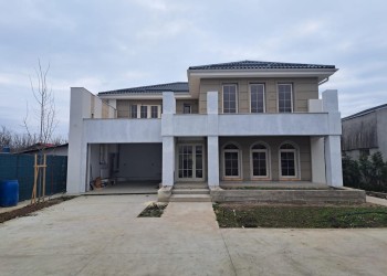 Alegerea materialelor pentru exteriorul casei: cât te costă dacă faci compromisuri?