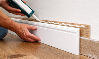 Plintă peste plintă: renovare rapidă fără demontare (ghid practic, pas cu pas)