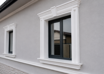 Profile decorative pentru ferestre: modele, proporții și greșeli de evitat