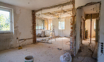Renovarea casei: cât te costă să repari greșelile făcute la prima construcție