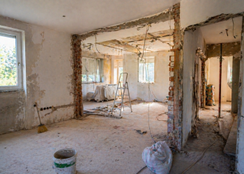 Renovarea casei: cât te costă să repari greșelile făcute la prima construcție